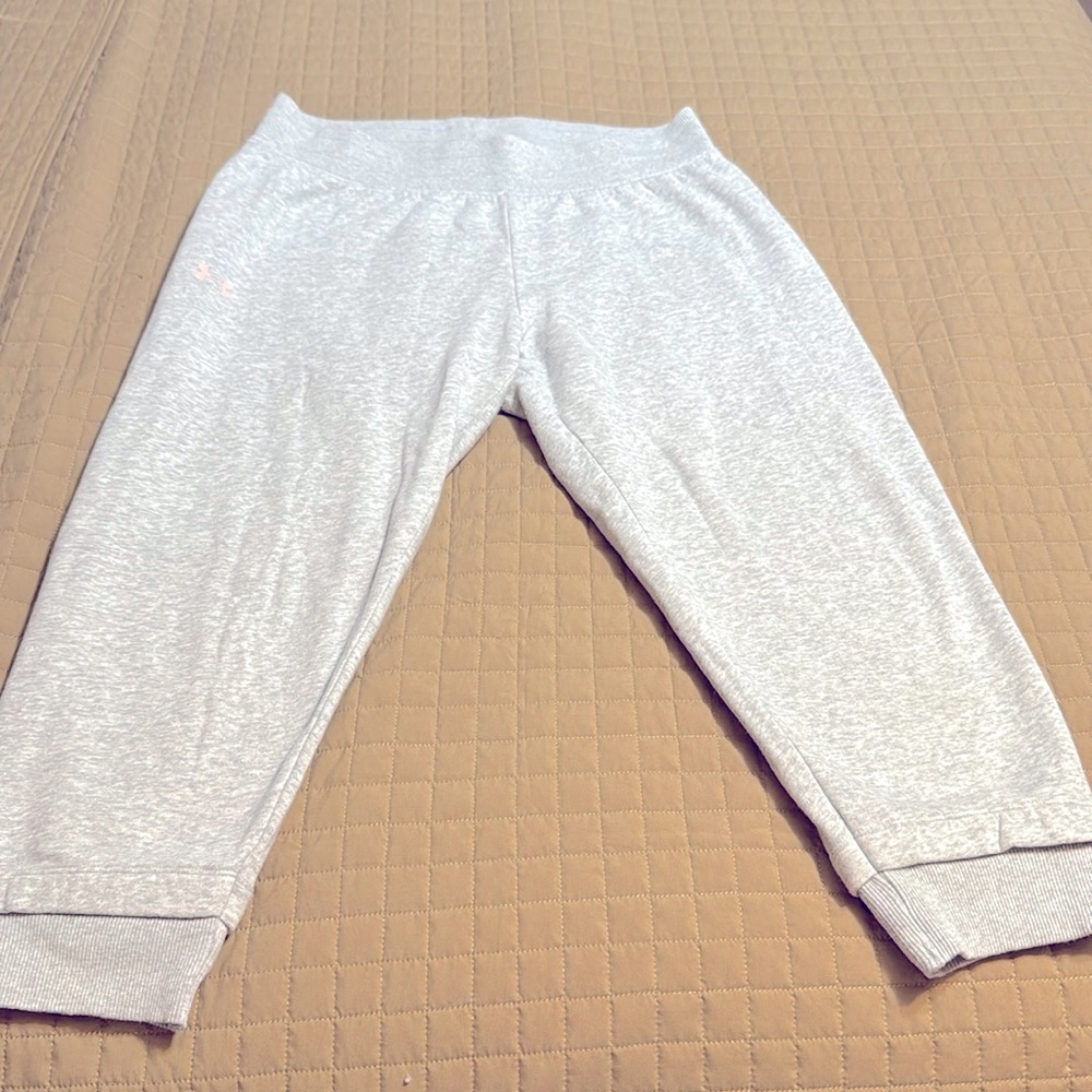 Under Armour women’s cropped fleece joggers size medium